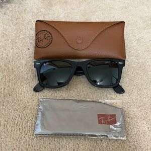 Black RayBan Wayfarer Sunglasses